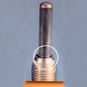probe-in-contact-with-glow-plug probe-in-contact-with-glow-plug