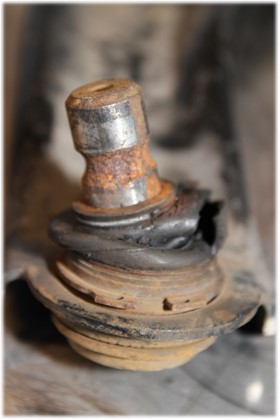 Opotřebovaný kulový kloub