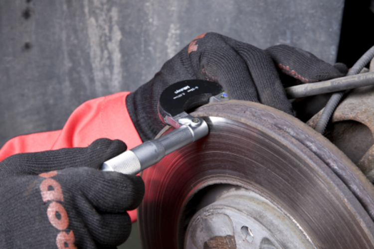 measure the disc with a micrometer measure the disc with a micrometer