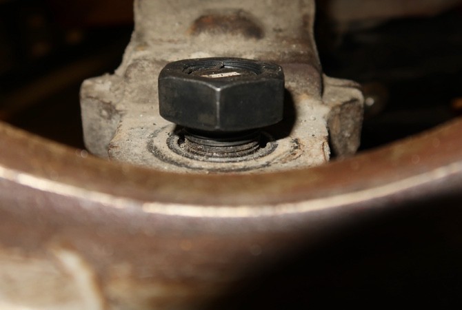 install-new-self-locking-ball-joint-nut-step-4 install-new-self-locking-ball-joint-nut-step-4