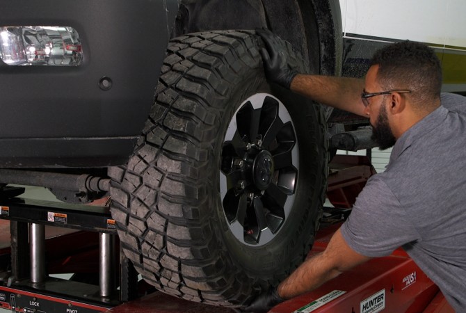how-to-test-ball-joints-for-movement-dodge-ram-jeep-3 how-to-test-ball-joints-for-movement-dodge-ram-jeep-3