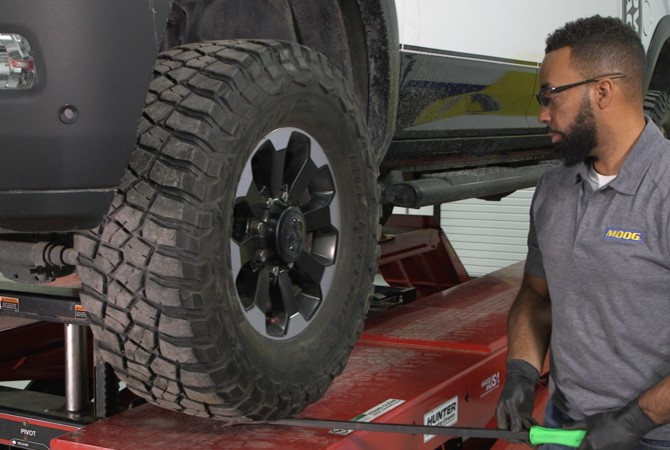 how-to-test-ball-joints-for-movement-dodge-ram-jeep-lower-6 how-to-test-ball-joints-for-movement-dodge-ram-jeep-lower-6