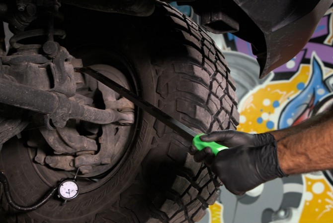how-to-test-ball-joints-for-movement-dodge-ram-jeep-5 how-to-test-ball-joints-for-movement-dodge-ram-jeep-5