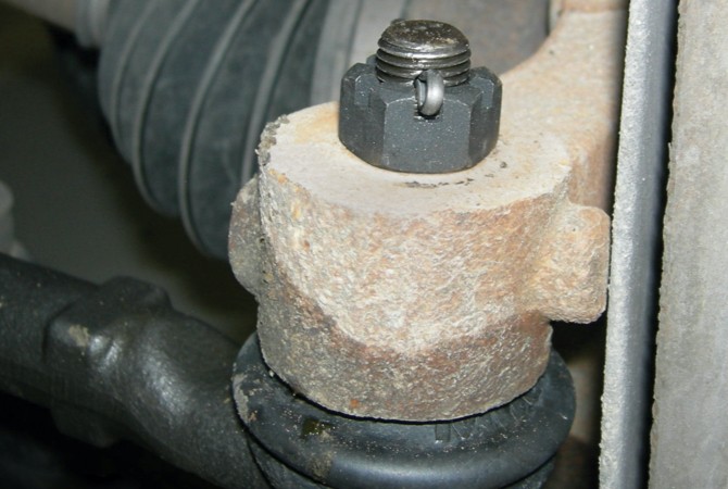 how-to-torque-stud-nut-on-ball-joint-2 Castle nut on ball joint.