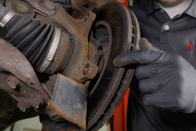 brake-system-inspection-checklist-examine-brake-rotors brake-system-inspection-checklist-examine-brake-rotors