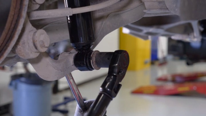 Torquing lower mounting nut on vehicle shock Torquing lower mounting nut on vehicle shock