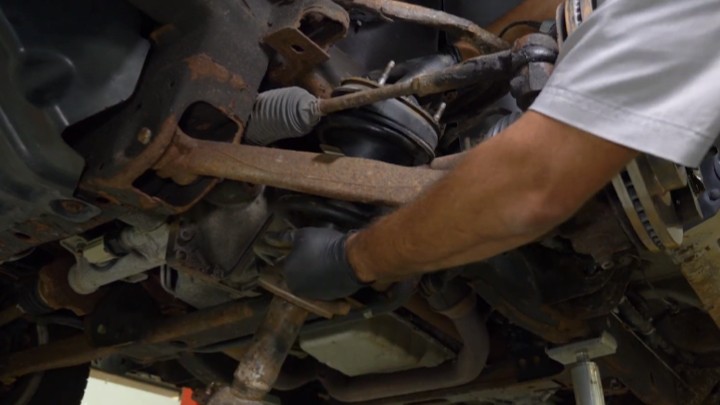 install-struts-chevy-silverado-gmc-sierra-1500-step-4 Technician removing the strut assembly