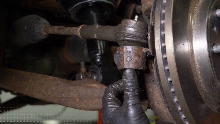 install-struts-chevy-silverado-gmc-sierra-1500-step-9 Technician inserting cotter pin