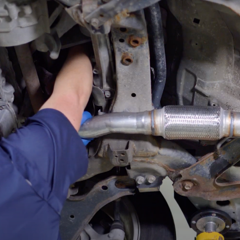 step-10-technician-installing-catalytic-converter-top-nut step-10-technician-installing-catalytic-converter-top-nut